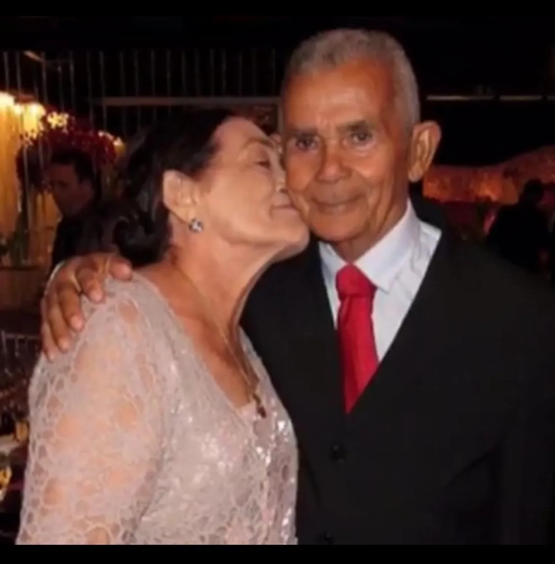 Terezinha Santana e Antônio Cordeiro brindam Bodas de Diamante