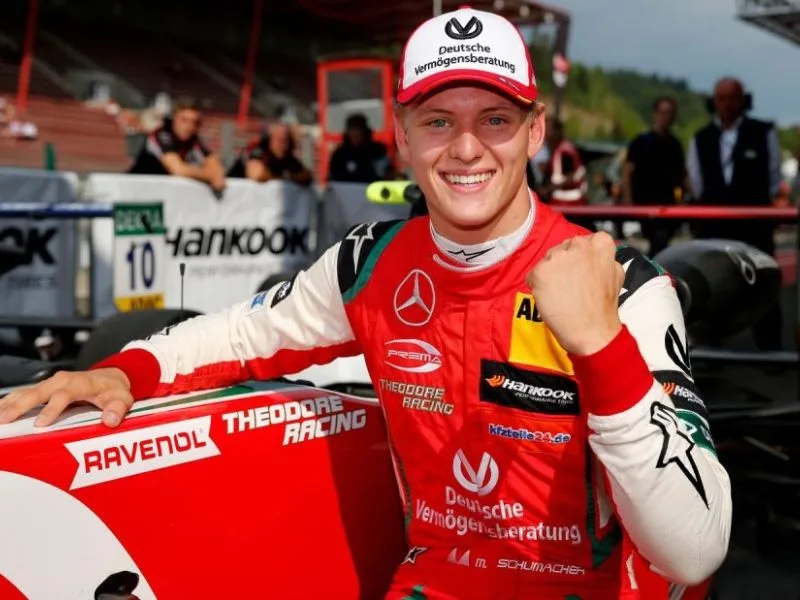 Filho de Schumacher vai pilotar Alfa Romeo em treinos livres do próximo GP de F1