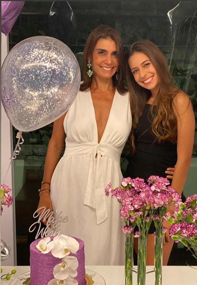 Isabela Albuquerque comemora seus 19 anos em família