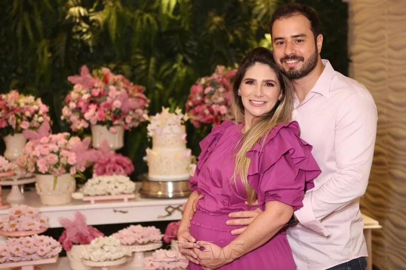 Nathália da Escóssia e Oswaldo Duarte felizes com a chegada de Maria Thereza