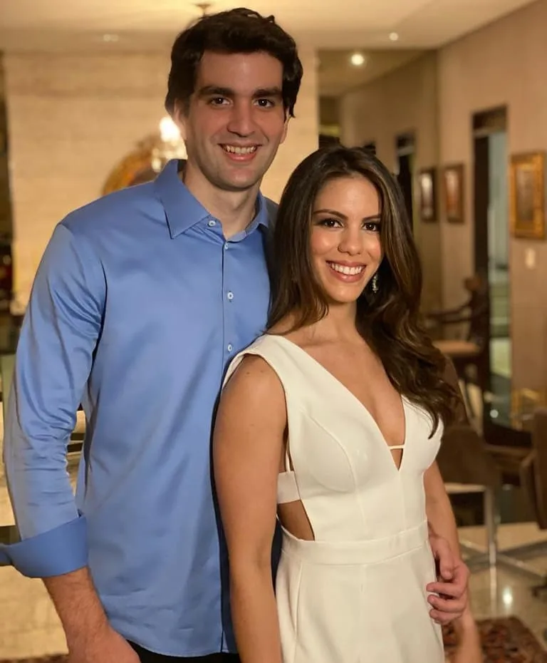 Manuela Rolim e Raphael Diogo oficializam noivado