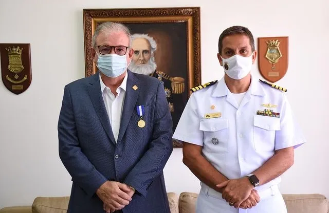 Ricardo Cavalcante recebe a Medalha Amigos da Marinha