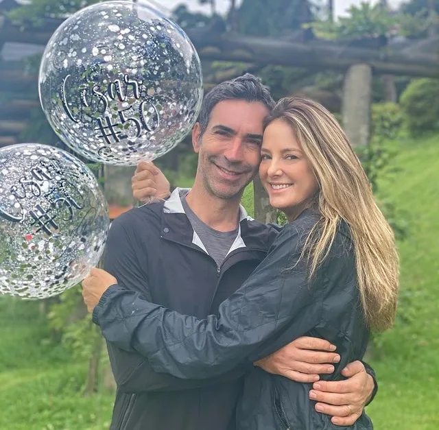 César Tralli completa 50 anos e comemora em família