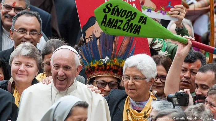 Papa Francisco muda Direito Canônico para ter mulheres acólitas no altar