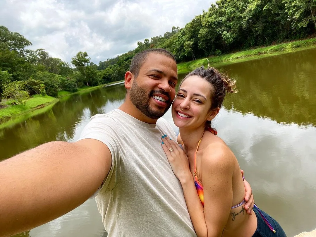 Filho de Karol Conká e esposa de Projota denunciam mensagens de ódio e ameaças de morte
