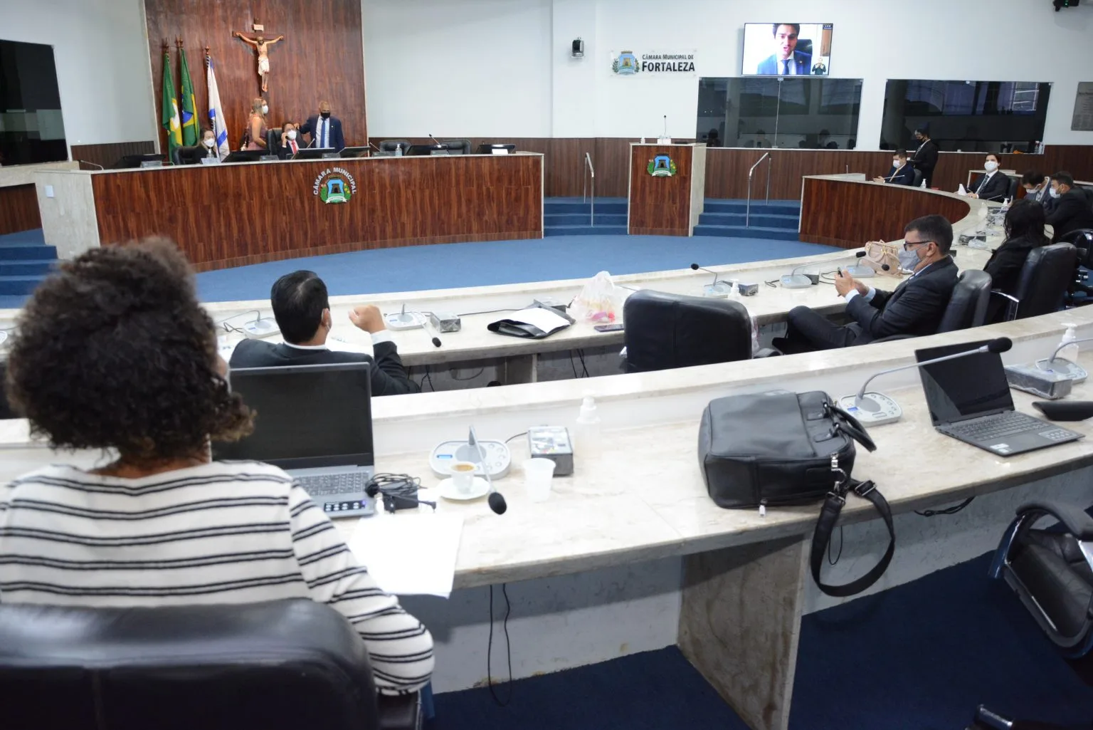 Câmara de Fortaleza aprova projeto de lei que define igrejas e templos como atividades essenciais