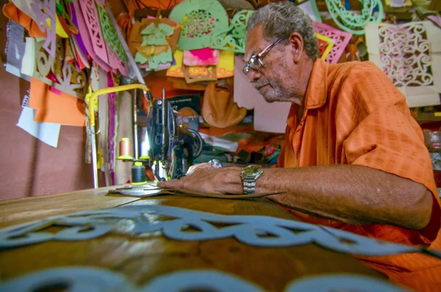 Com uma vasta produção artesanal e 80 anos de história, Espedito Seleiro é patrimônio vivo no Ceará