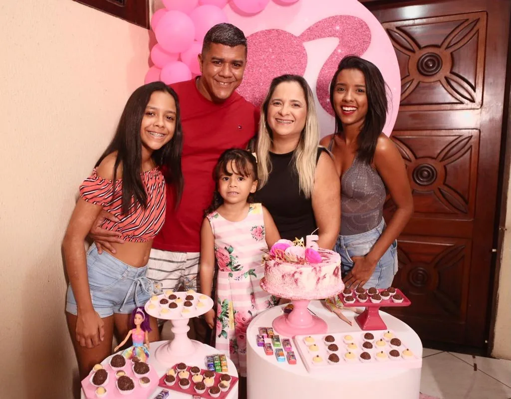 Fotógrafos da Frisson, Jocy e Geovanne Jinkings cinco anos de filha