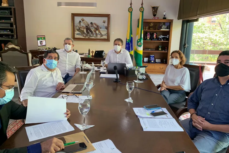 Comitê adia decisão sobre lockdown para domingo de Páscoa