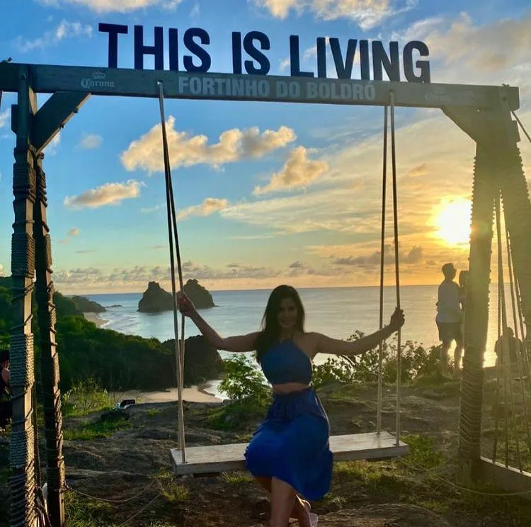 Patrícia Nogueira curte dias em Fernando de Noronha