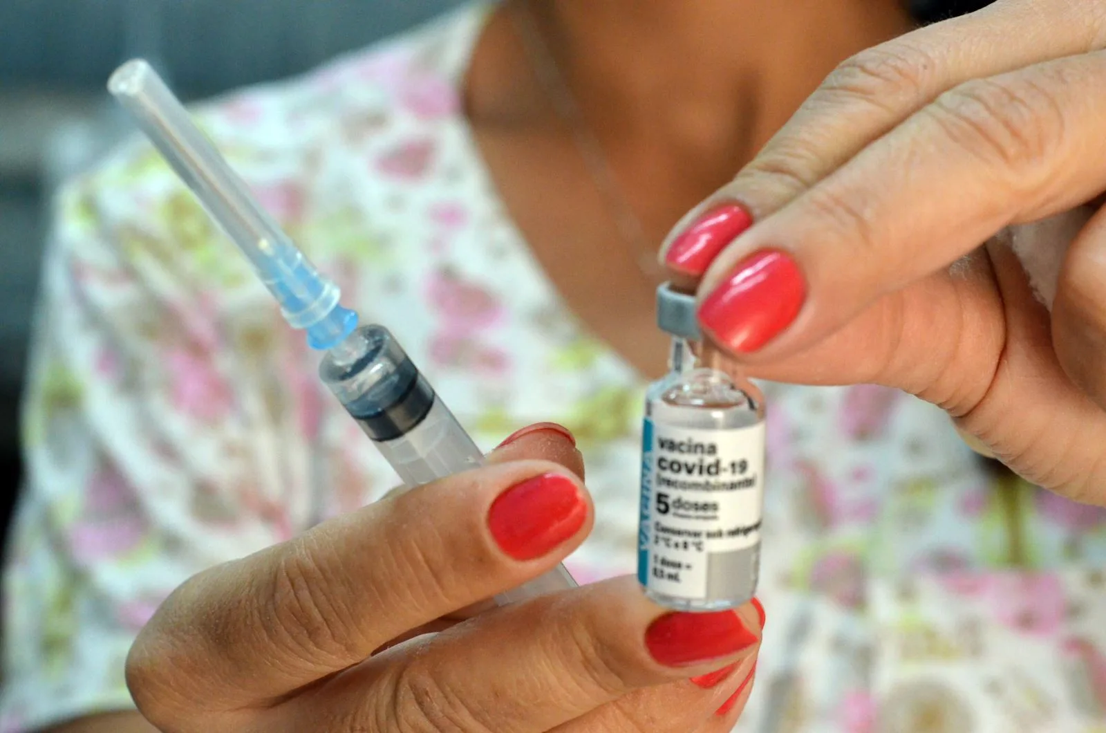 Anvisa recomenda suspensão da aplicação da vacina da AstraZeneca em grávidas