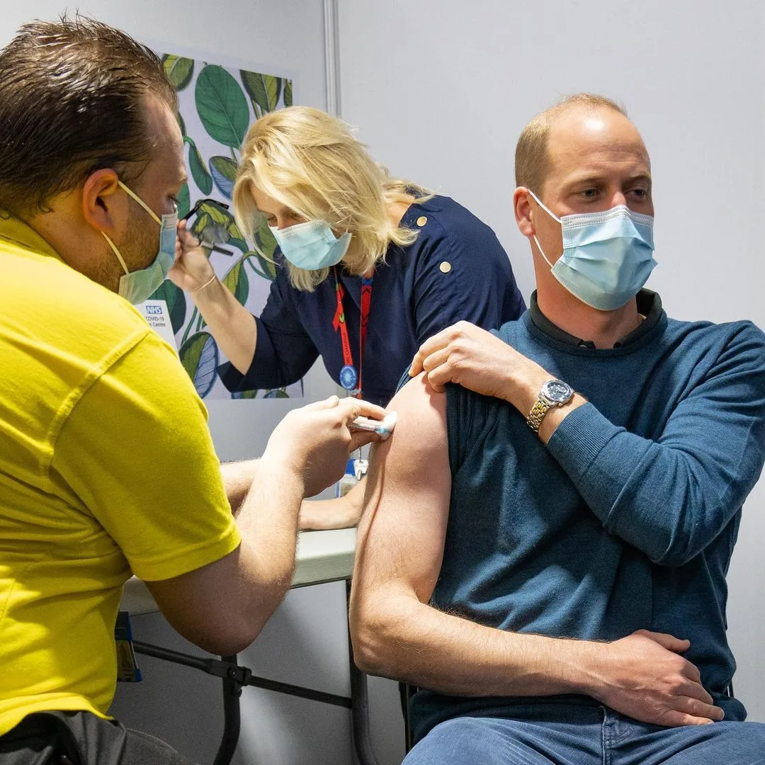 Príncipe William recebe primeira dose da vacina contra Covid-19
