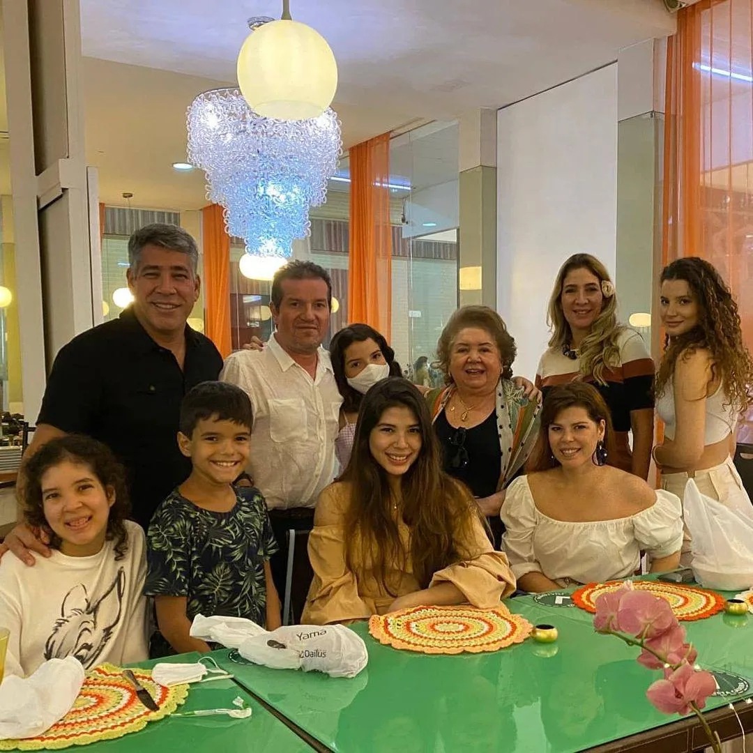 Família Holanda se reúne para comemoração tripla