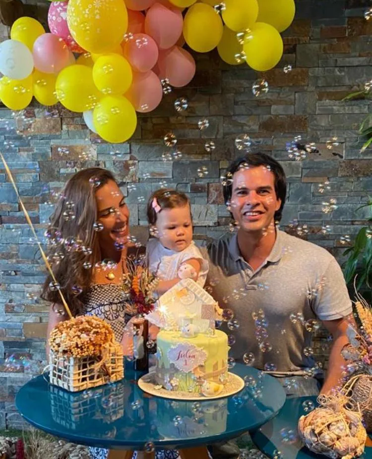 Alice Studart e Ítalo Magalhães celebram o primeiro aninho da filha Júlia