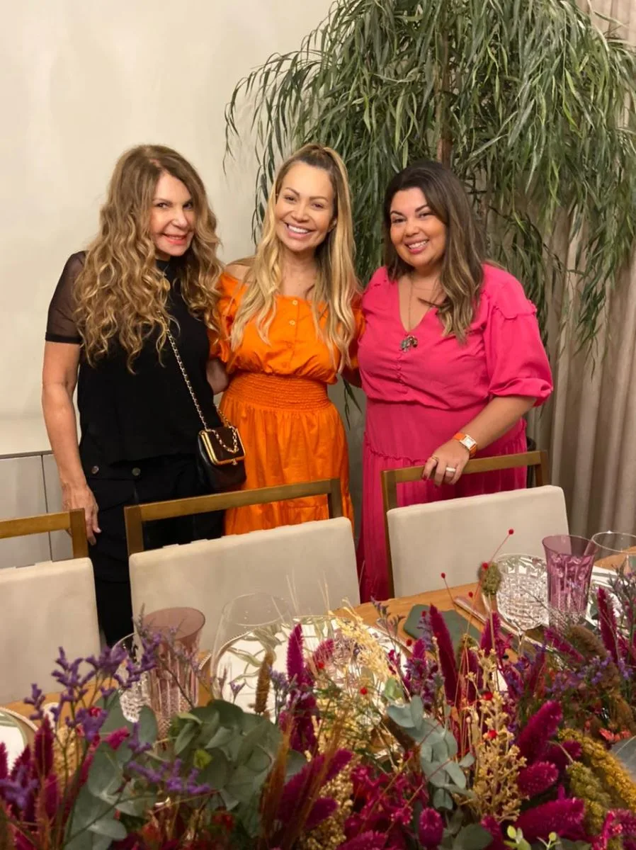 Solange Almeida recebe Elba Ramalho e Fabiana Karla para jantar especial