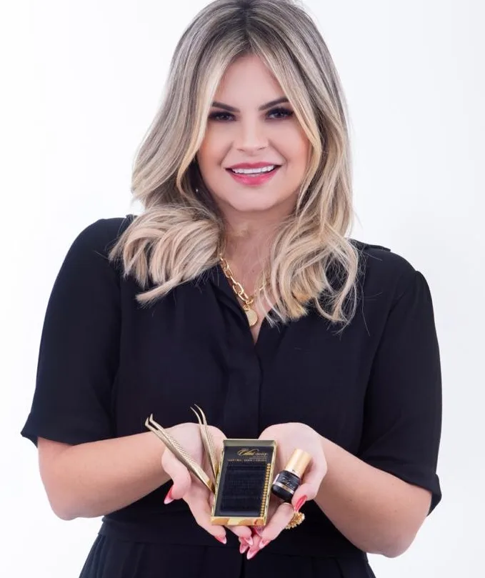Empresária cearense fatura R$ 4 milhões com extensão de cílios