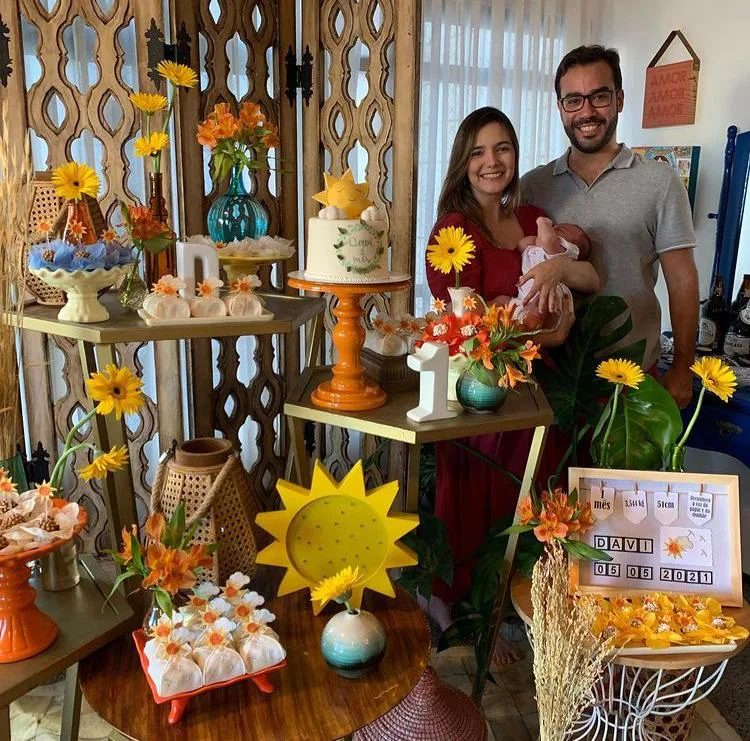 Andressa Menezes e Rafael Studart celebram primeiro mês do filho Davi