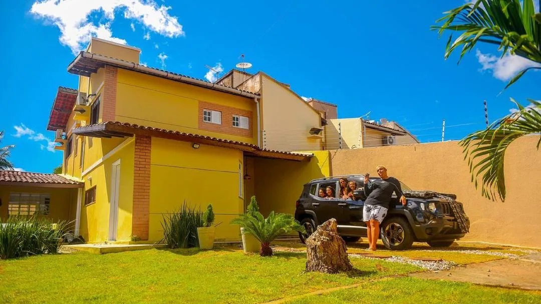 Influenciador digital cearense Yarley Ara realiza sonho e compra casa para a família