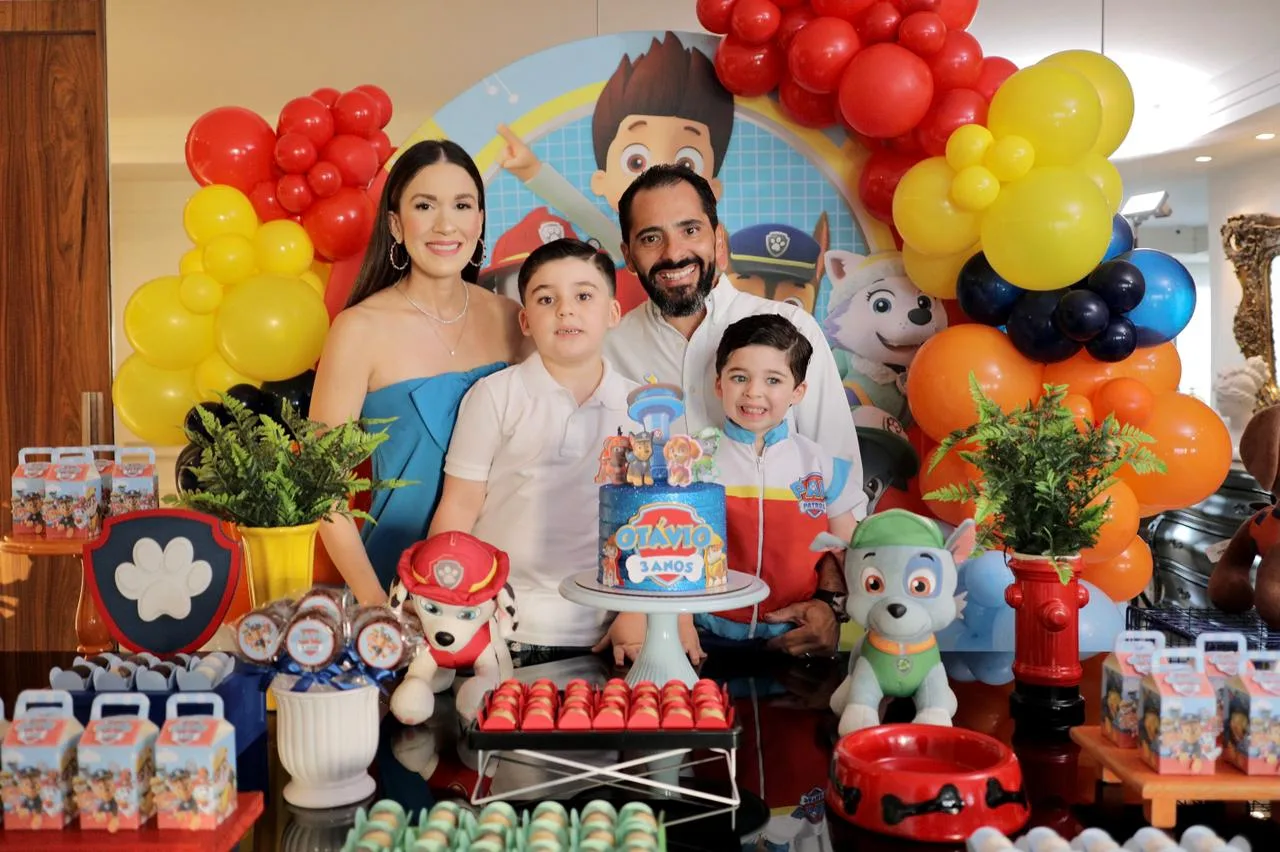 Giuliana Botelho e Atilla Fernandes assopram as três velinhas do Francisco Otávio