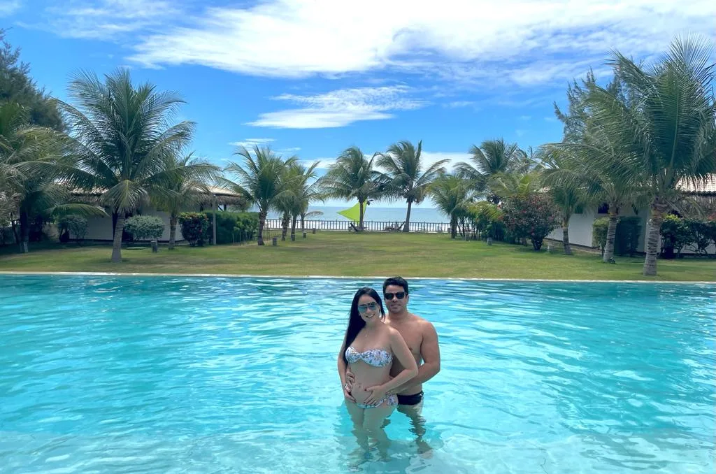 Rachel Bezerra e Igor Vieira brindam aniversário dela em Fortim