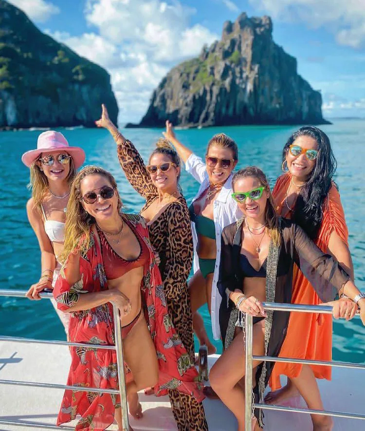 Grupo de amigos curte fim de semana em Fernando de Noronha