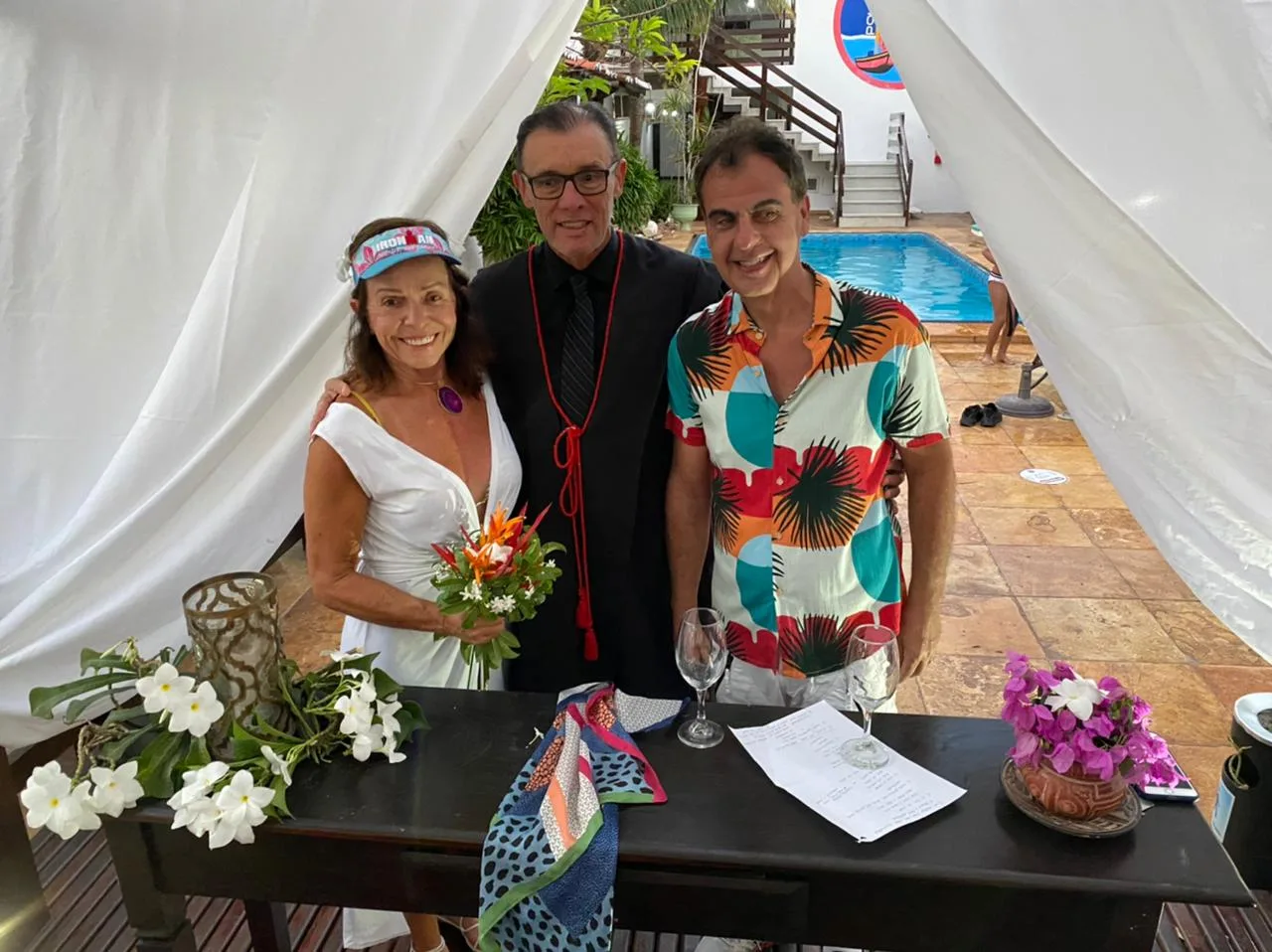 Campeã Mundial Hedla Lopes e empresário Fábio Calheiros ganham casamento surpresa em Jericoacoara