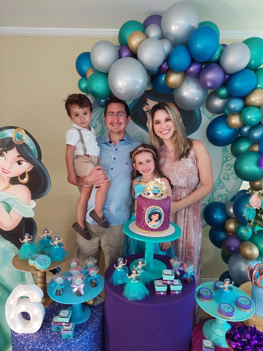 Roberto Victor Ribeiro comemora os seis anos da filha Maria