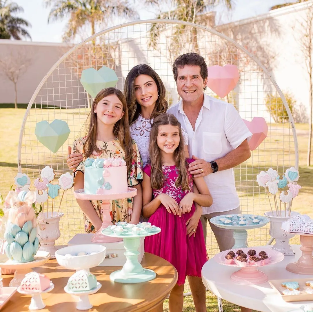 Cantor Daniel e diretora Aline de Pádua anunciam que esperam terceira menina