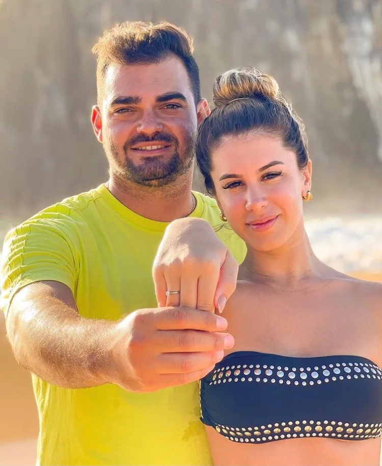 Caio Freire surpreende Lara Mattos com pedido de casamento