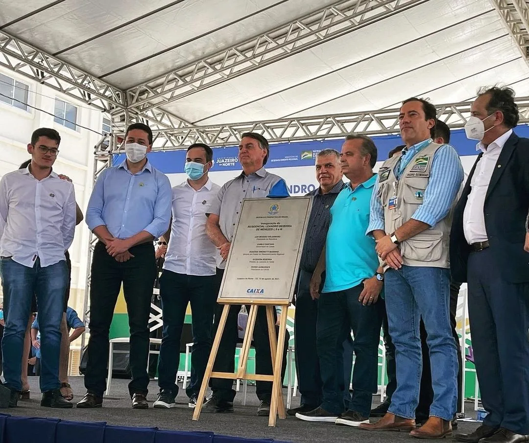 No Ceará, Bolsonaro reúne aliados no Cariri para entrega de casas do programa Casa Verde e Amarela