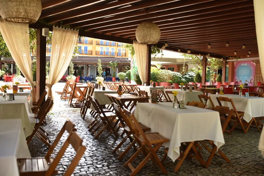 Novo decreto: restaurantes e bares podem funcionar até meia noite a partir de segunda-feira