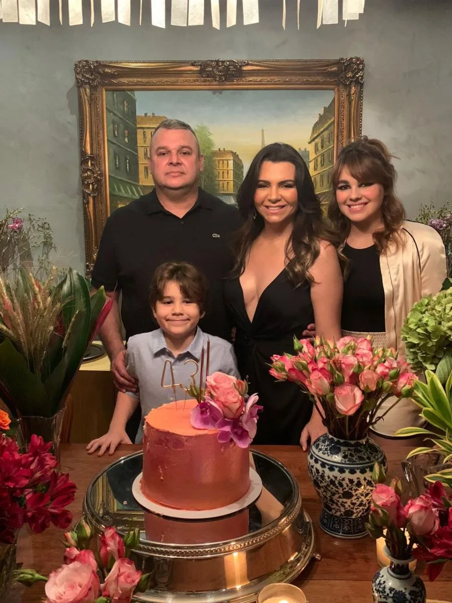 Sybelle Lucena brinda nova idade em noite especial