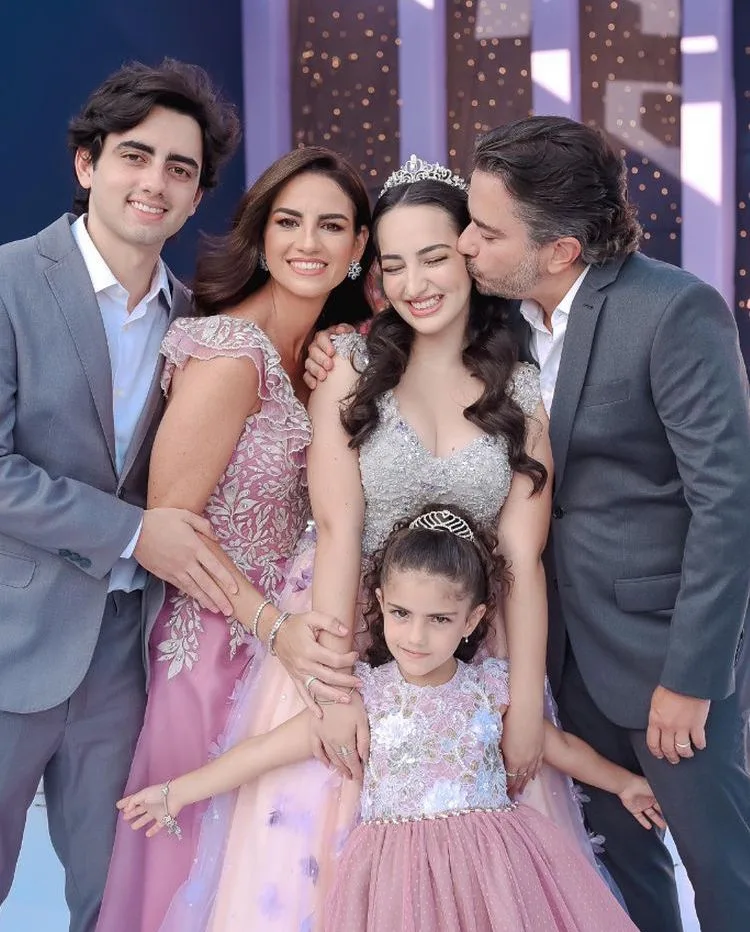 Giselle e Pedro Ivo Frota celebram 15 anos da filha Letícia