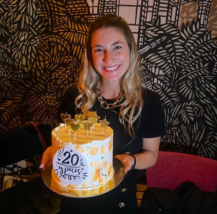 Bruna Magalhães comemora aniversário com muita alegria