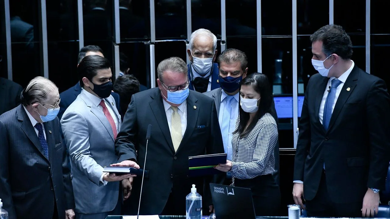 Substituindo Tasso Jereissati, Chiquinho Feitosa é empossado como senador pelo Ceará