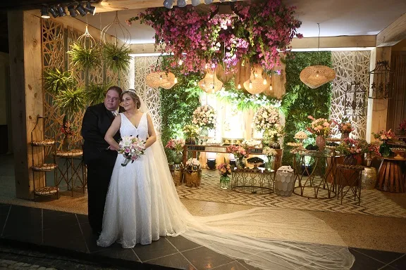 Celiane Alencar e José Manoel Saraiva sobem ao altar