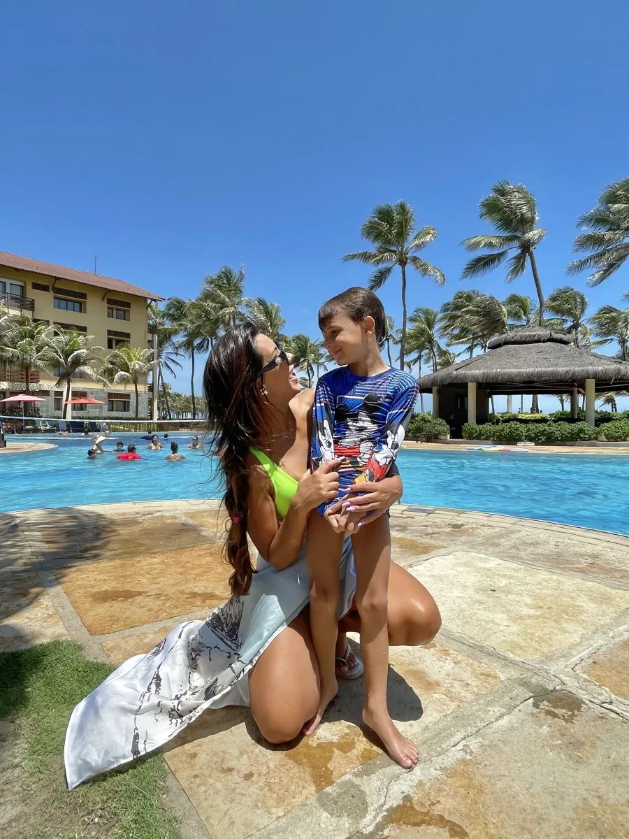 De férias no Ceará, Ivy Moraes curte Beach Park e Mari Gonzalez explora Aquiraz