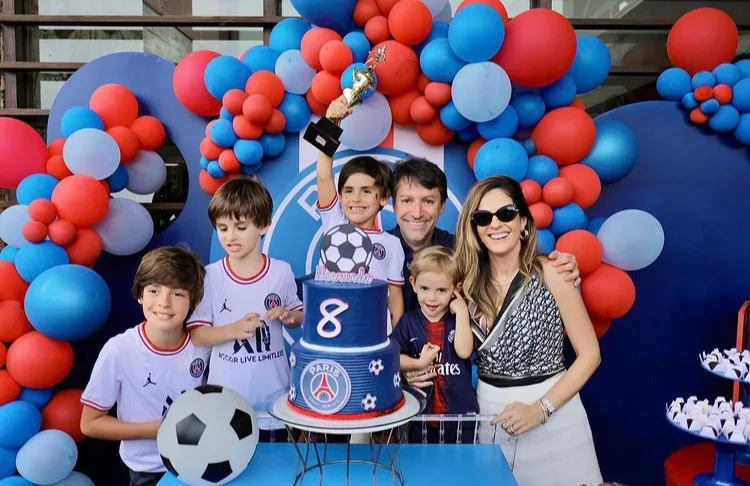 Mariana Mota e Francisco Marinho comemoram os oitos anos do filho Bernardo