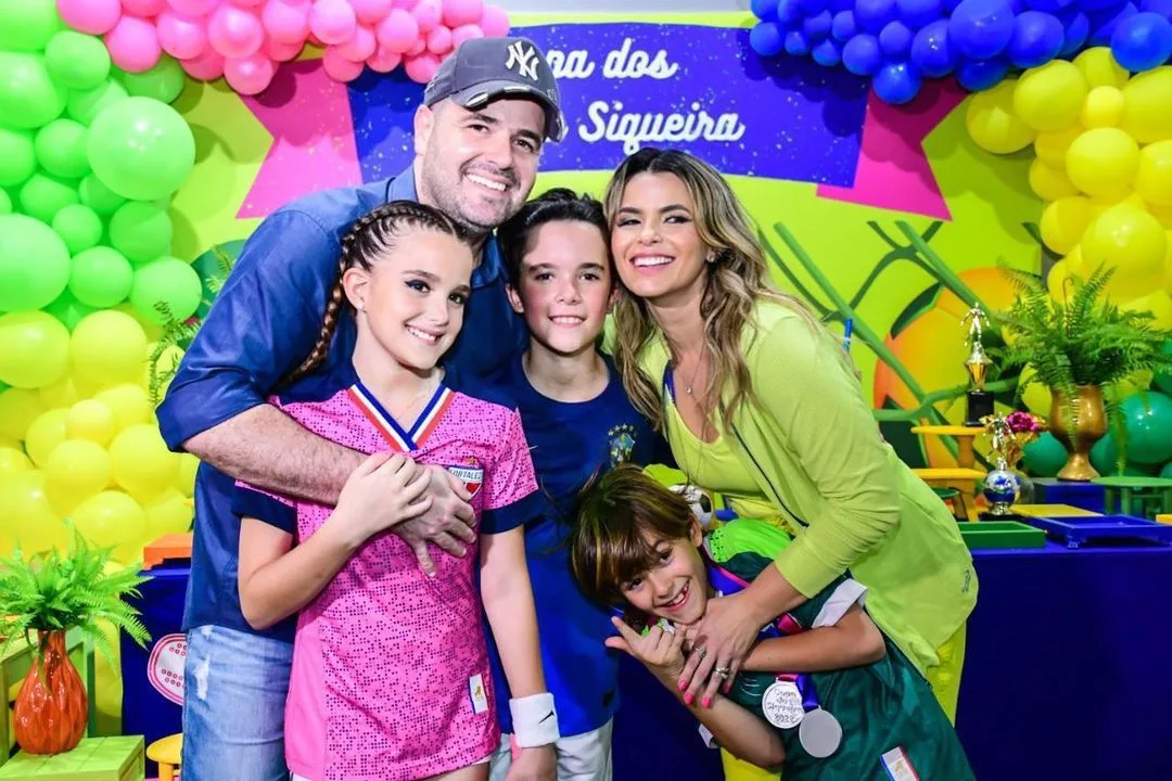 Lilianne Veloso e Rafael Siqueira festejaram os aniversários dos filhos Caroline, Rafael e Gabriel
