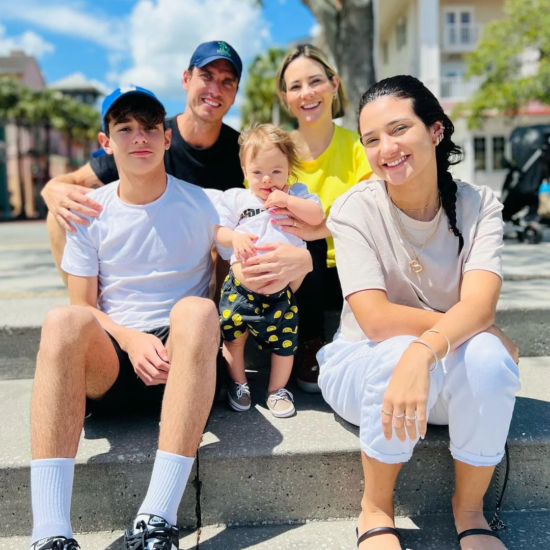Empresária Gaída Dias curte Páscoa com família na Disney