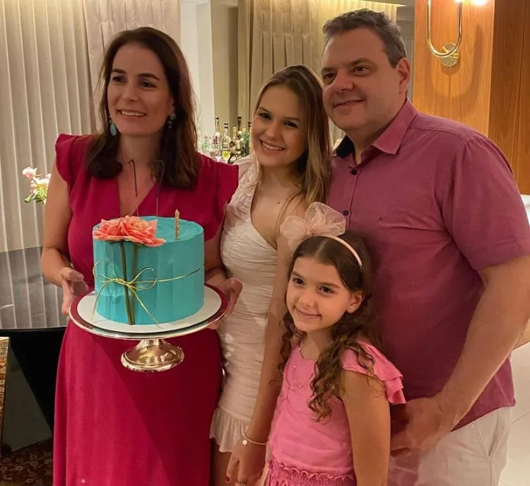 Thaís Jereissati e Tarso Ary celebram aniversário de 17 anos de filha mais velha, Lívia