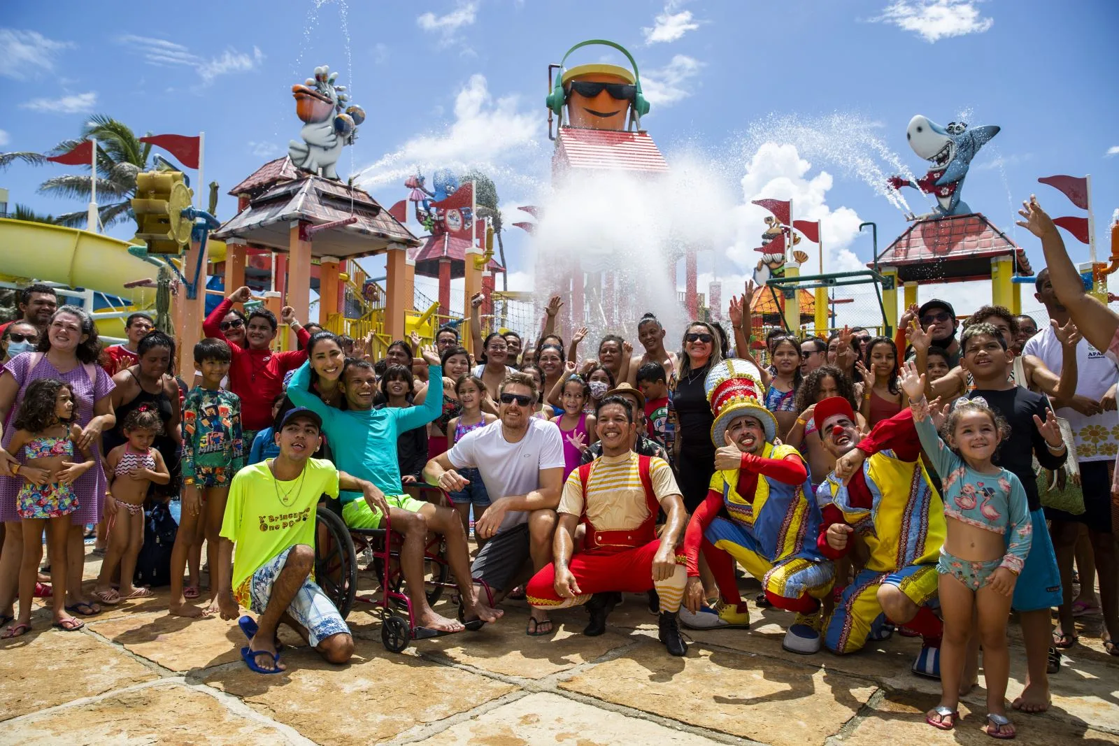 Beach Park recebe jovens de Escola Pública para celebrar Dia da Alegria