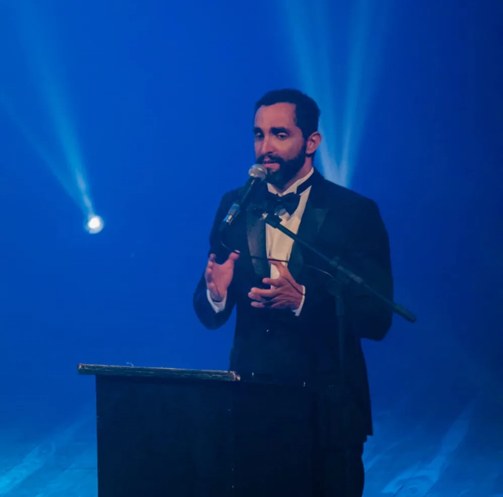 Evento no TJA conta história dos 5 anos da Escola de Teatro Encenna e recebe show de Philipe Dantas