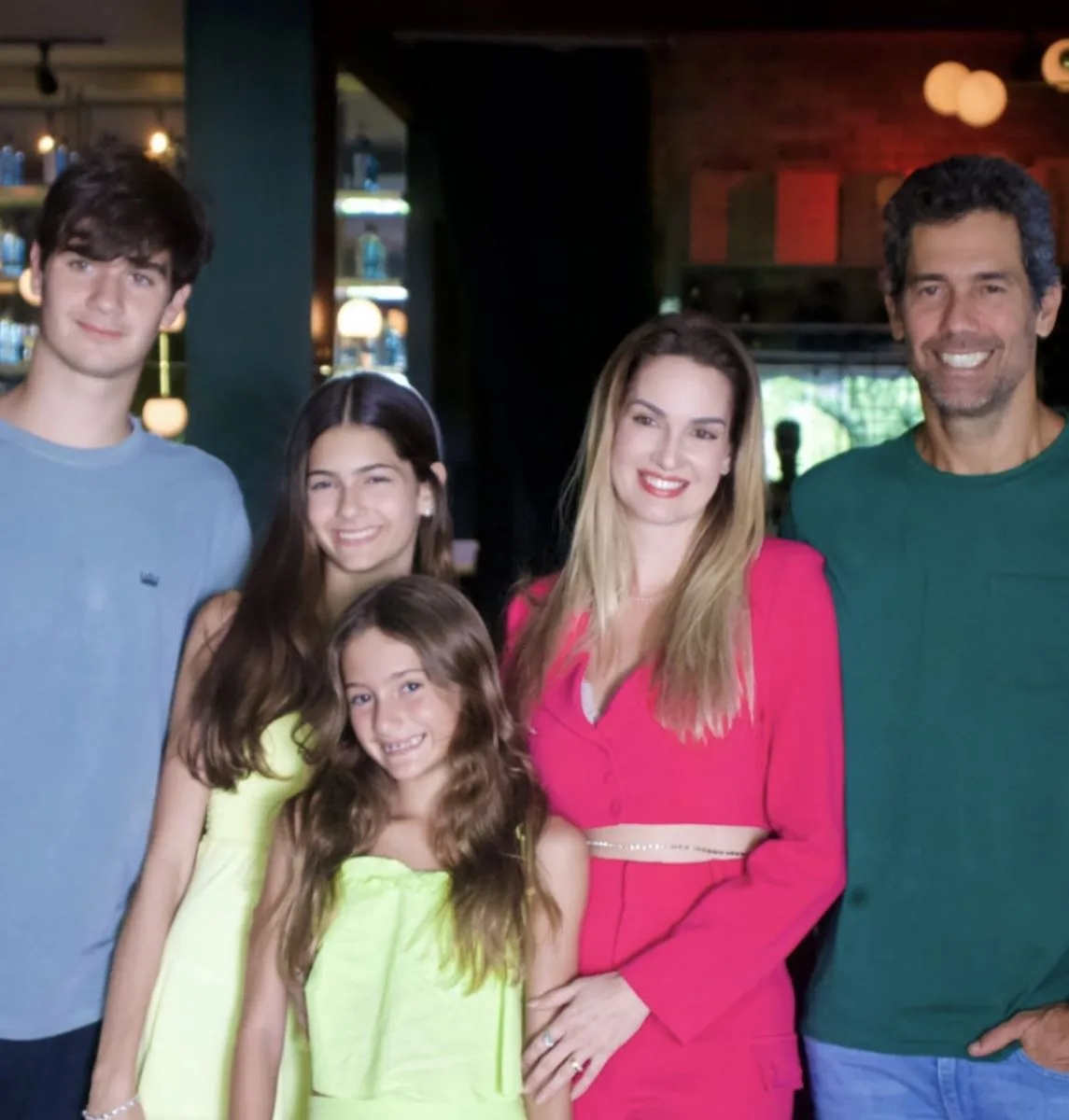 Germana Melo ganha os parabéns em sessão sopro de velinhas