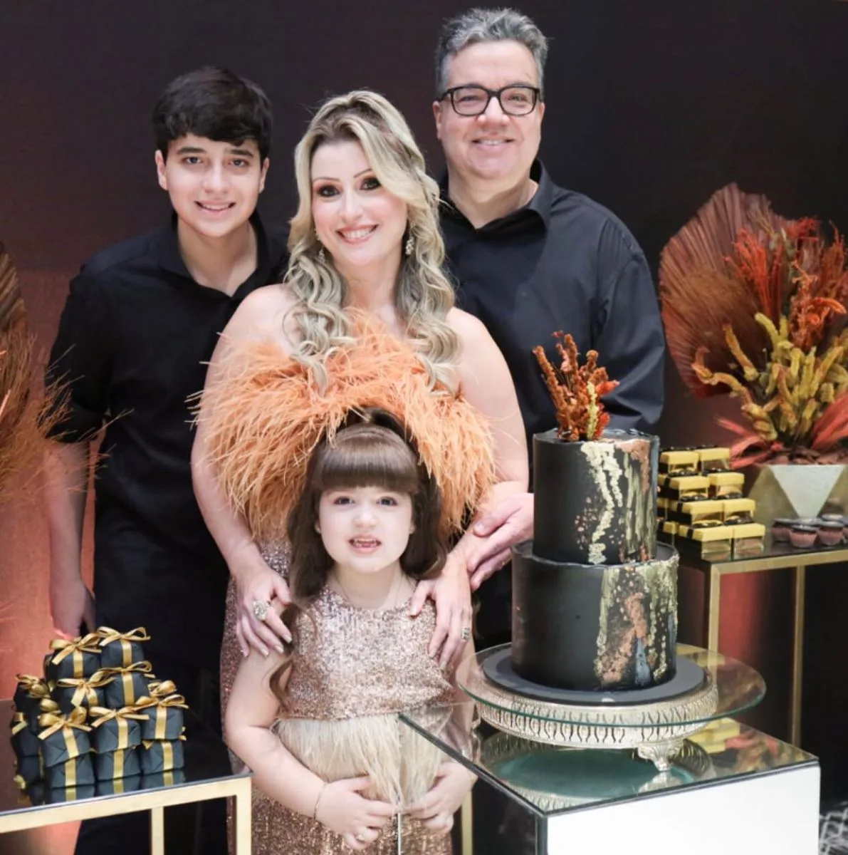 Ticiano Rêgo comemora nova idade em festa intimista