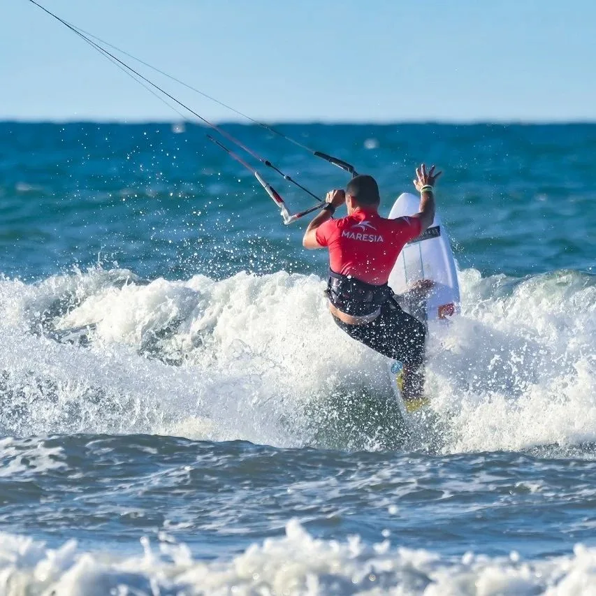 The Coral Beach Resort inaugura escola de Kite no Festival GKC Velas Trairi