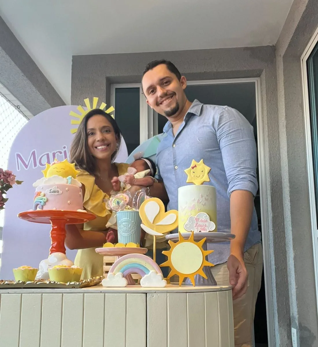 Luciana Barbosa e Alan Batista realizam primeiro mesversário da filha Maria Laura