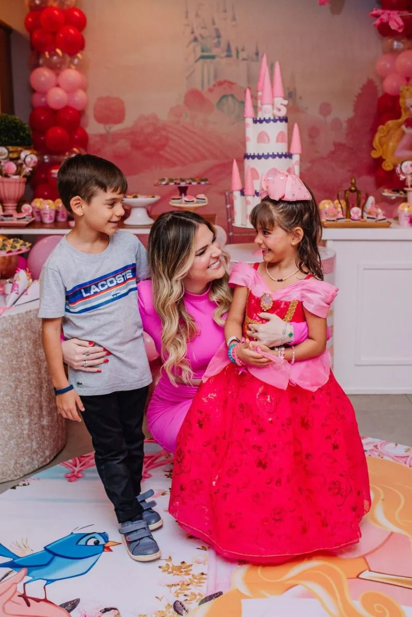 Carol Ciarlini festeja os cinco anos da filha Mariah