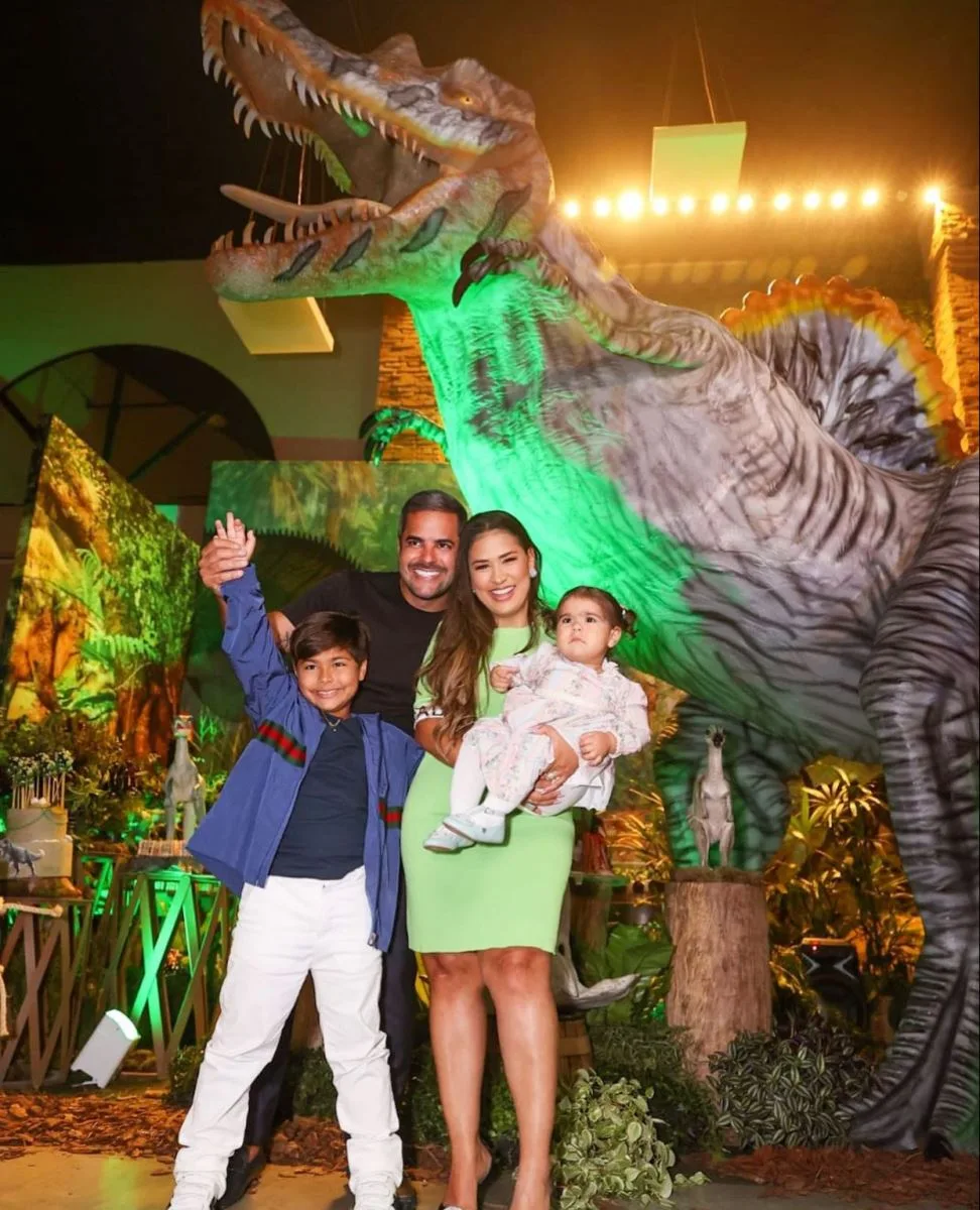 Simone e Kaká Diniz comemoram os oito anos do filho Henry com grande festa em São Paulo