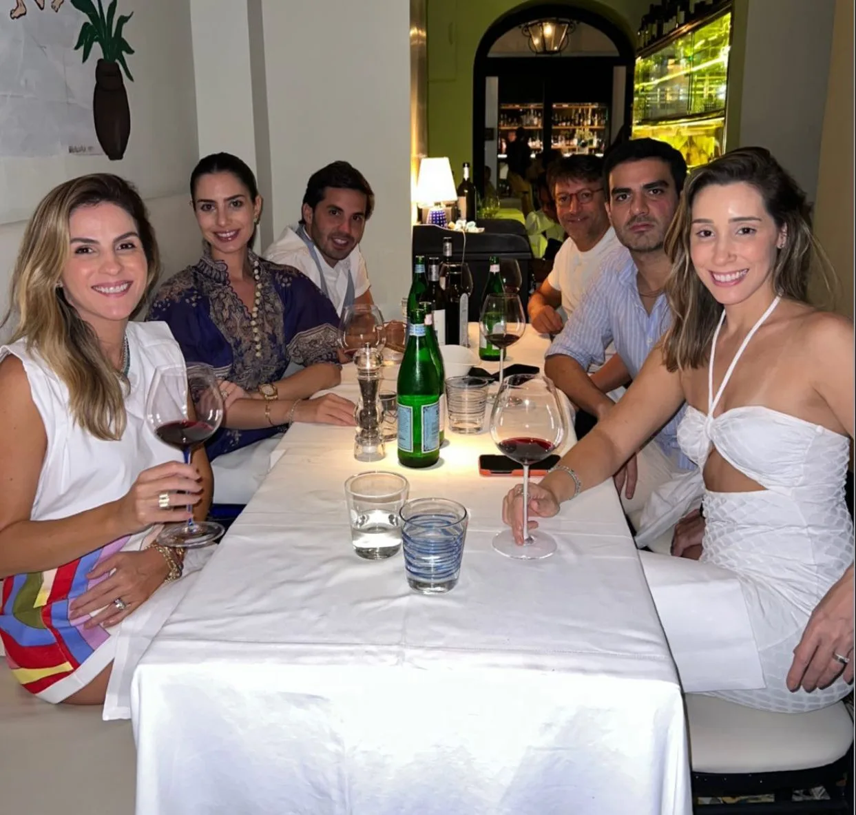 Grupo de casais pega a rota de Capri e Saint-Tropez